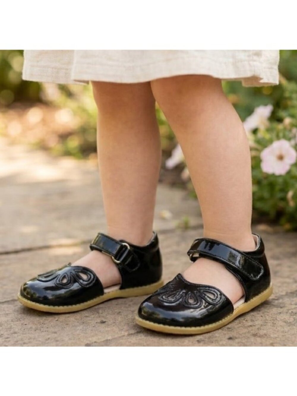 Livie & Luca Toddler Girl Size 12 Black Patent Leather Petal Mary Jane Shoes